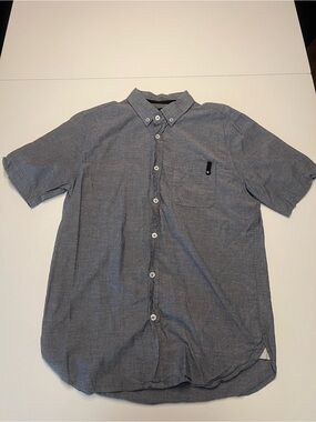 BUNDLE 5 shirts made in Canada
